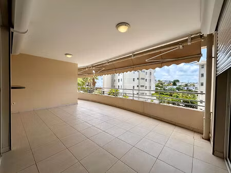 appartement 4 pièces à louer à schoelcher avec grande terrasse et parking