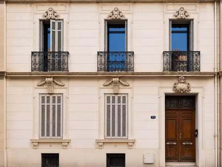 13008 carré d'or - propriété de caractère avec jardin et pis