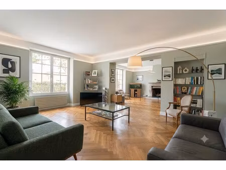 maison familiale 9 pièces 6 chambres de 295m2 située dans un