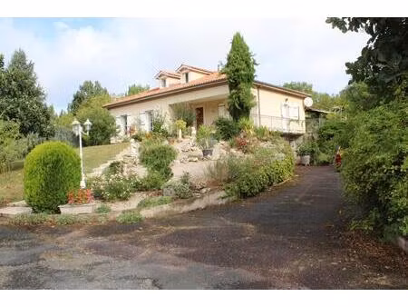 maison sur deux niveaux avec sous sol