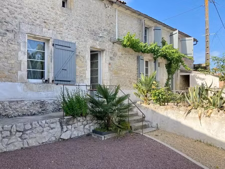 vente maison 7 pièces 195 m² à roullet-saint-estèphe (16440)  246 000 €