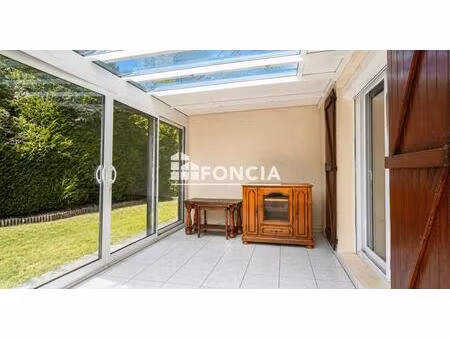 pavillon individuel avec véranda récente et fort potentiel – oiry