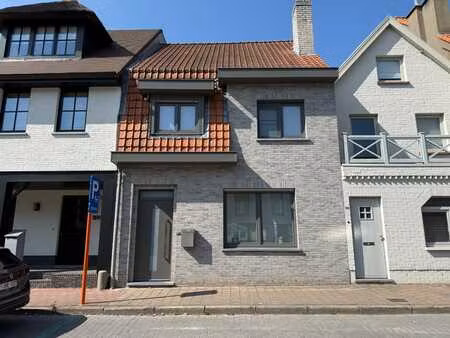 non meublé - maison bien entretenue avec trois chambres sit