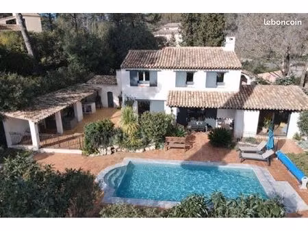 maison familiale 147 m² – terrain 1500 m² – piscine – le beausset (escouradières)