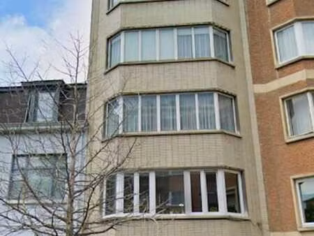 magnifique penthouse meublé on av.louis gribaumont 164!