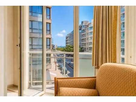 appartement de coin ensoleillé de 110 m² avec 3 chambres ...