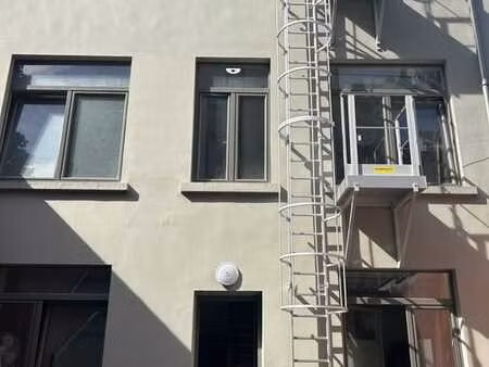 beaux appartements/flats avec chambre séparée rénovés (3 uni