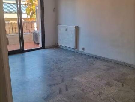 2 pieces dernier etage bd marechal juin cagnes sur mer