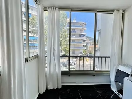 studio 1 pièce 33 m²