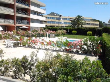 vend 2p 54 m2 avec belle terrasse d'angle