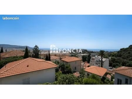 nice avenue beau site : f2 de 45m2 à rénover dans maison avec vue ville et mer panoramique