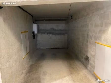 box avec borne de recharge