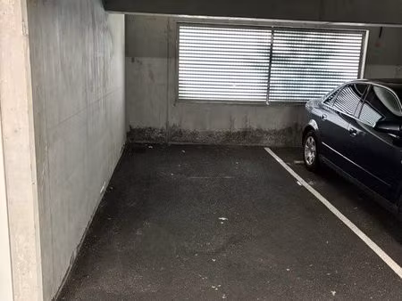 place de parking couverte