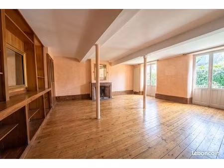 appartement duplex de caractère - 76 m² - jardin privatif - combles aménageables – pouvour