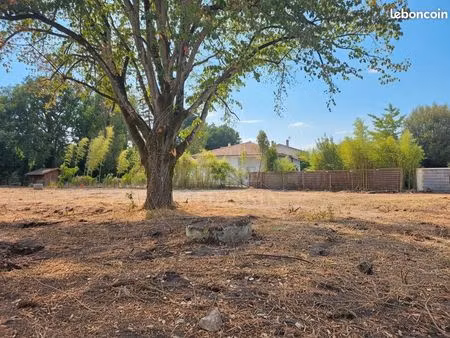 terrain 1058 m² mios