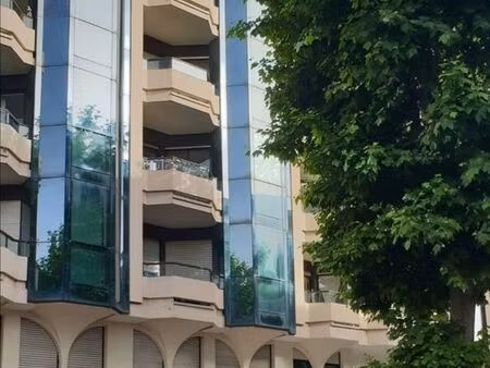 très beau t1 meublé centre juan les pins + parking + cave disponible 20 août