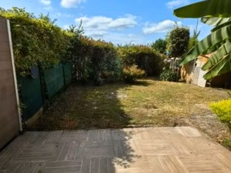 location t2 + jardin 137 m2 + parking privée