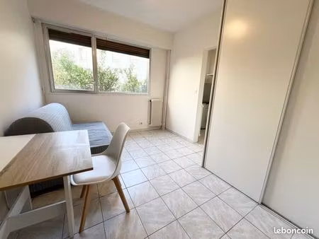 grand studio refait à neuf - neuilly sur seine