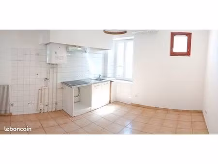 loue maison de village 89m2