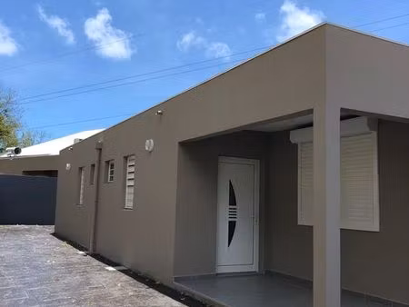 location villa t5 avec piscine labouaye gosier