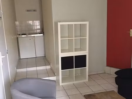 petit studio meublé en plein centre ville la ferté bernard disponible de suite