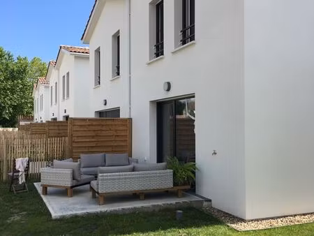 t2 avec jardin  terrasse et parking