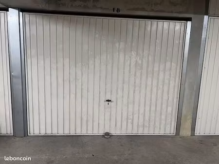 box double dans residence fermee en sous sol 24m2