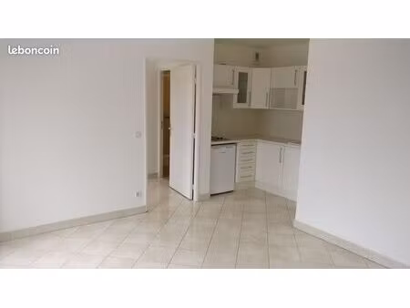 appart. 2 pièces 33 m2 + terrasse 20 m2