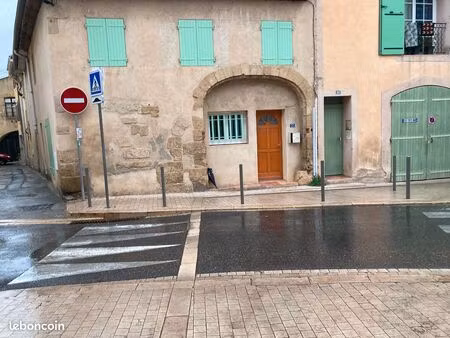 à louer – maison de village (3 pièces)  cœur de lambesc