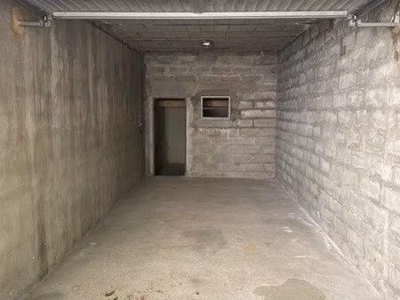 parking/box 37 m² arles