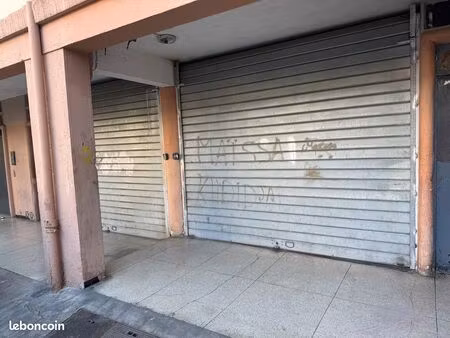 box/garage de stockage sécurisé au rez-de chaussées