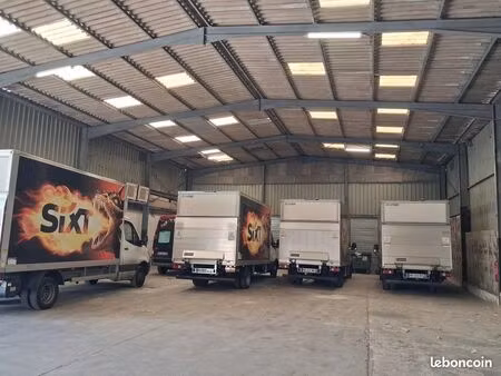 local commercial 1380 m² bouc-bel-air