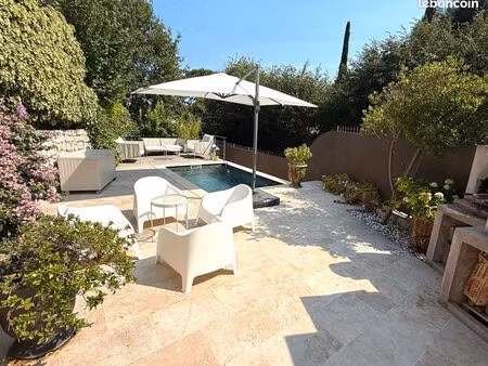 vence chemin sainte colombe maison familiale 104m² rénovée avec piscine et jacuzzi
