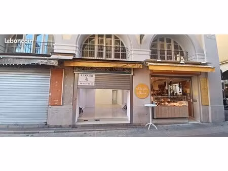 local commercial rénové – vieux-nice – excellente visibilité commerciale