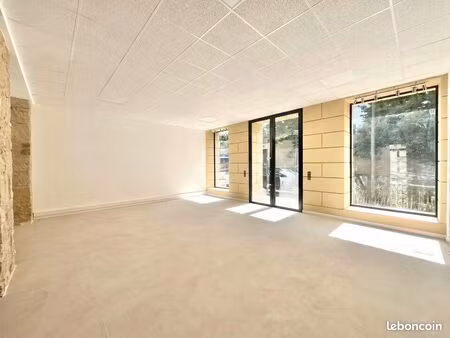 local commercial 83 m² nice