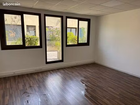 locaux commerciaux /bureaux