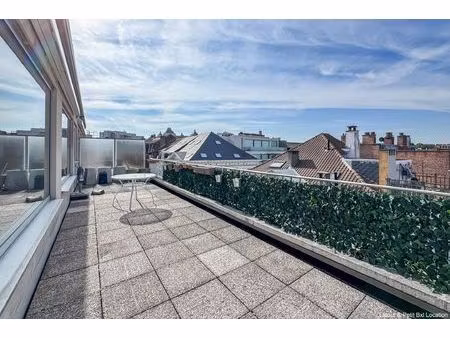 appartement à louer avec terrasse et 2 chambres   saint-gilles (vbe48480)