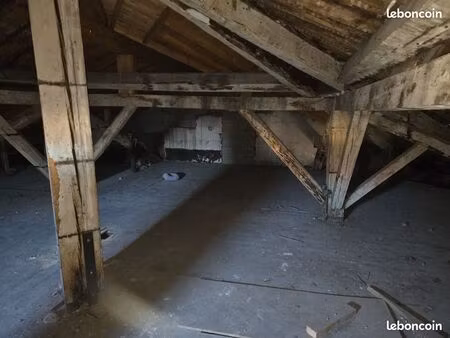 combles aménageables à fort potentiel – 177 m² au sol / 50 m² habitables