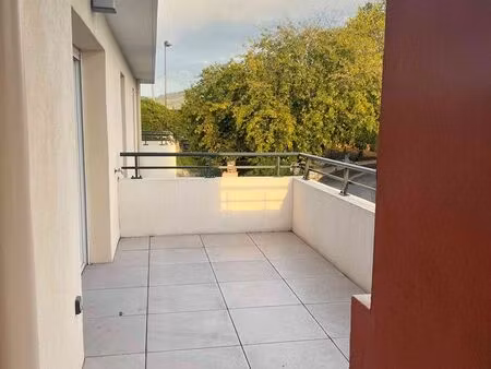 grand f2 - terrasse - parking
