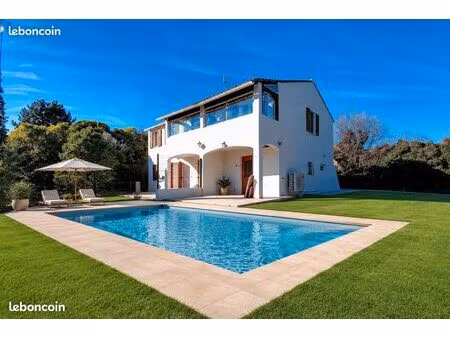 vends appartement en haut de villa avec jardin