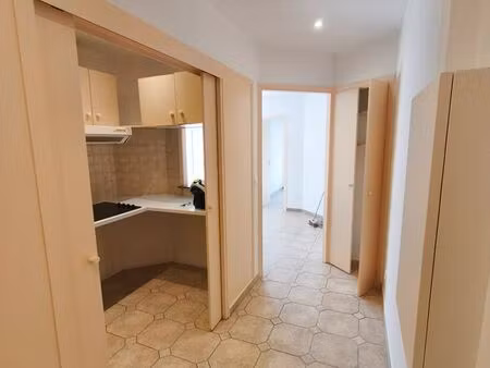 magnifique 3 pièces de 51m2 rénové avec balcon — nice zone piétonne (masséna)