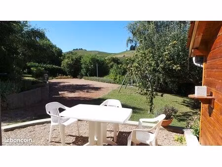 appartement 2 chambres. mitoyen  en duplex avec terrasse et petit terrain non clos