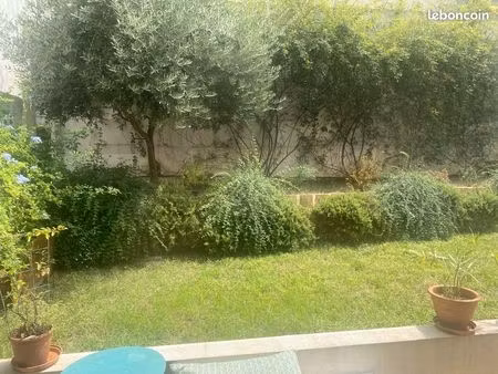 rez-de-jardin avec terrasse et jardin privatif de 85m²  au calme absolu