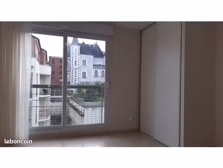 studio 29m2 devant école insa