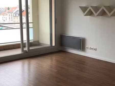 hyper-centre reims – superbe f1 de 43 m² avec loggia
