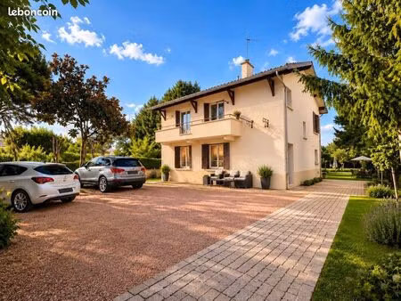 maison familiale de 135 m² avec grand terrain -entre particuliers – proche centre de roann