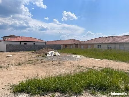 terrain à bâtir de 620 m² à veauche (42)
