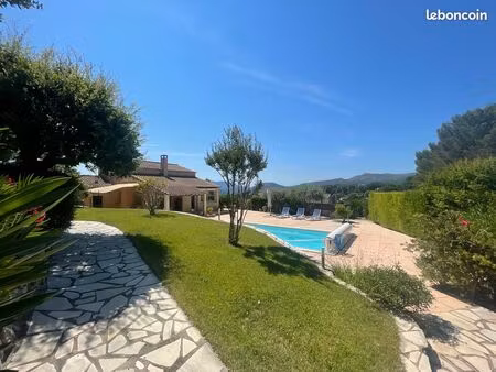 ensemble immobilier d’exception avec 3 logements sur 2 500 m² de terrain