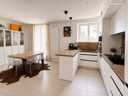 maison entièrement rénovée en 2023 – 85m² – 3 chambres – jardin
