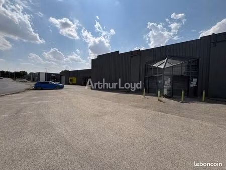 local commercial 1 850 m²